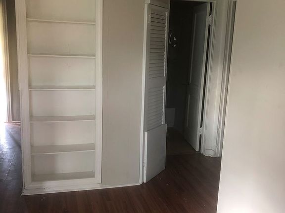 3rd image of 609 Water St