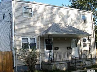 398 Vespucci Ave, Copiague, NY 11726