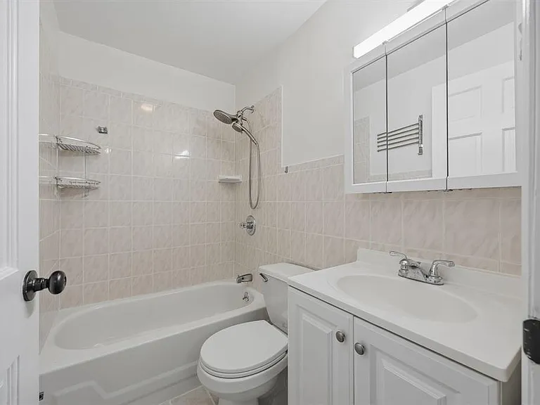 213 48th St #B3 — Photo 6