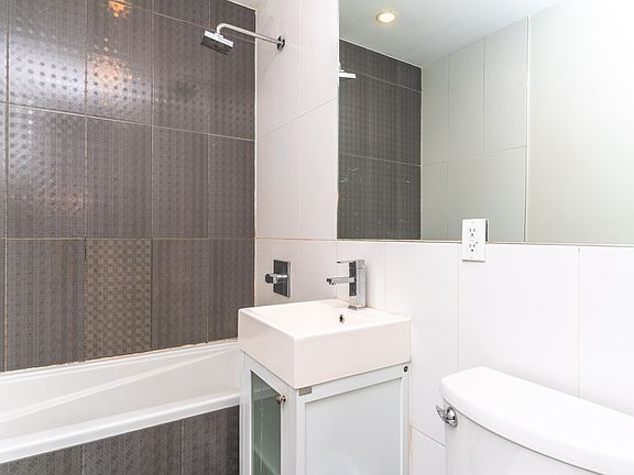 4th image of 209 Malcolm X Blvd APT 3L