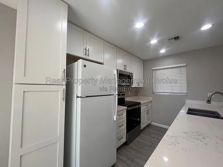 408 W Blackhawk Dr #1 — Photo 9