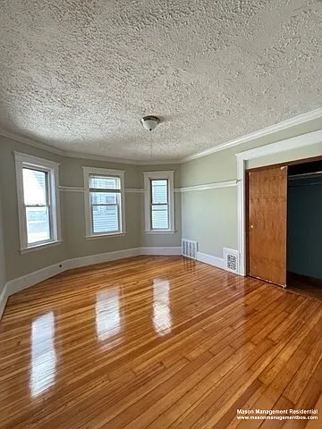 Building Photo - 4412 Washington St #2