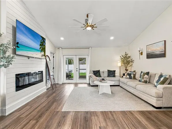 10208 Shade Tree CT, BONITA SPRINGS, FL 34135