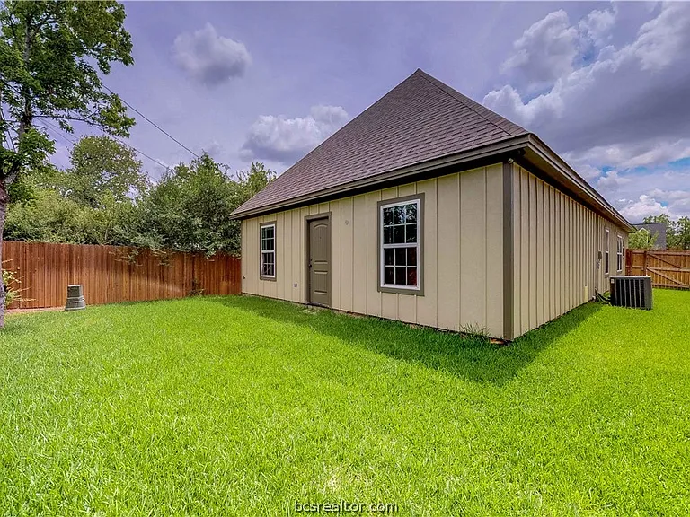 111 Southland St — Photo 38