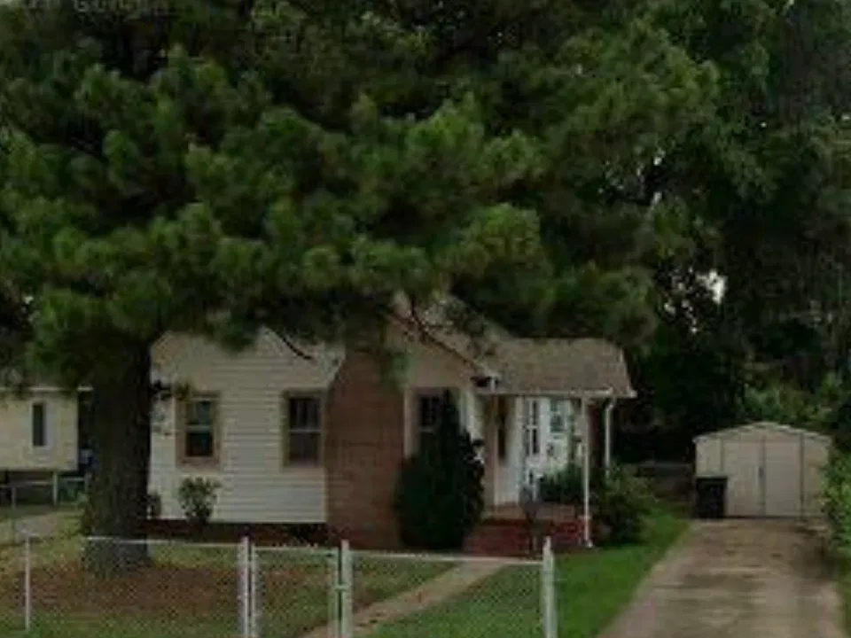 810 Victoria Blvd