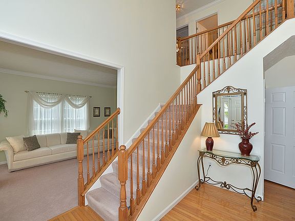 3rd image of 209 Foxburg Dr