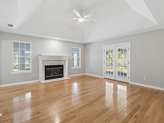 3rd image of 1260 Walden Rd