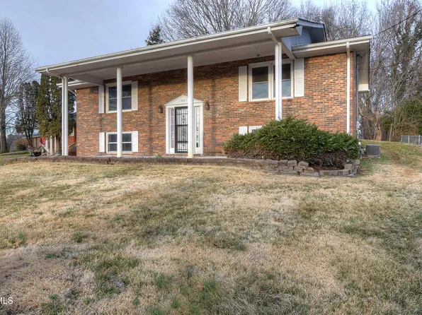1001 Ridgefield Cir, Johnson City, TN 37601