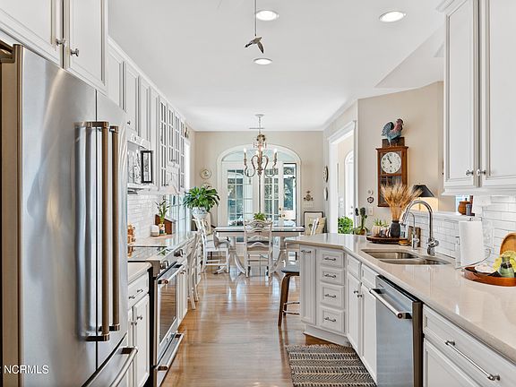 3rd image of 7914 Pawleys Ln