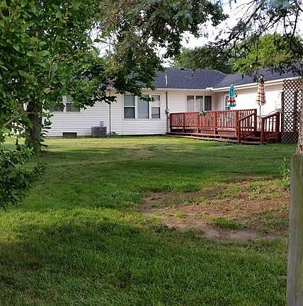3rd image of 17 Hawthorne Dr