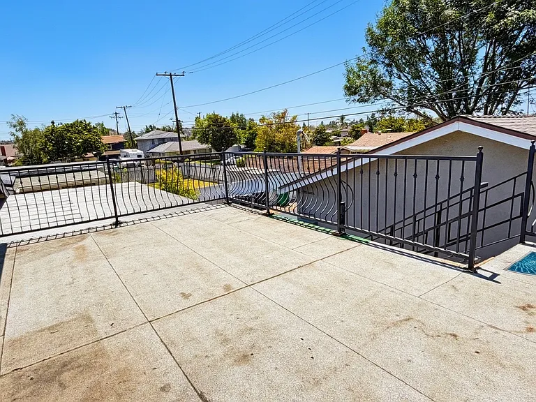2621 Damien Ave — Photo 21