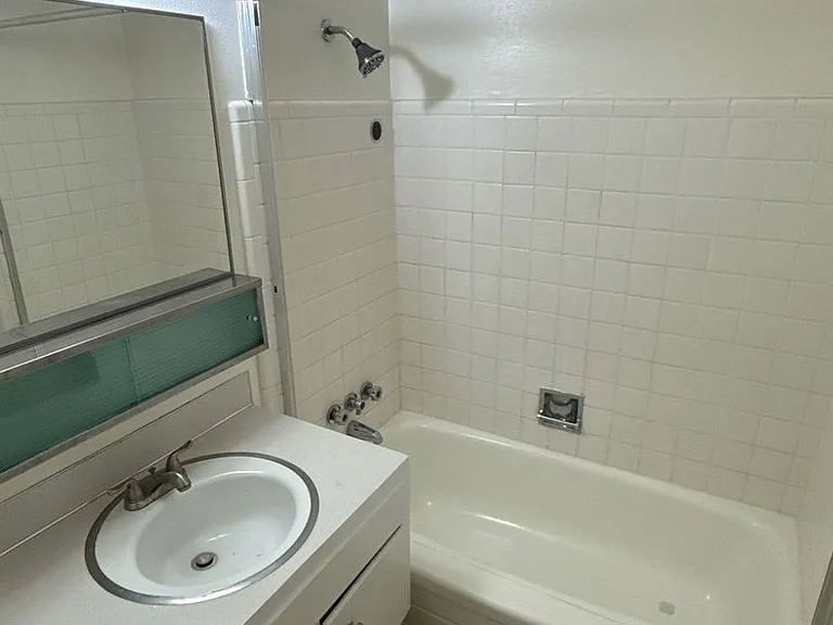1122 Hines St SE #1 — Photo 12