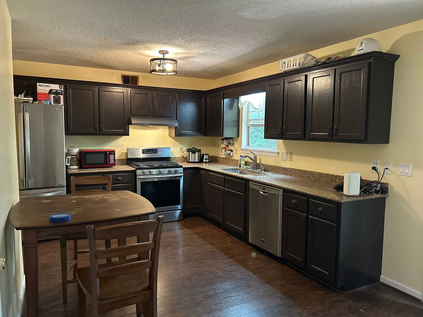 Room in 8 Bedroom Home in Acworth — Photo 4