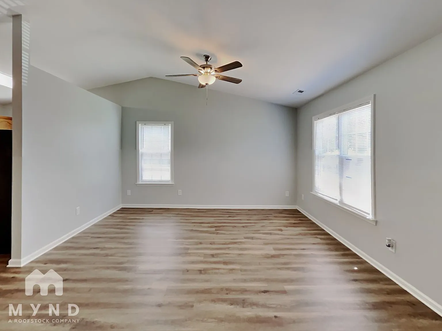 3 bed, 2.0 bath, 992 sqft, $1,920 — Photo 3