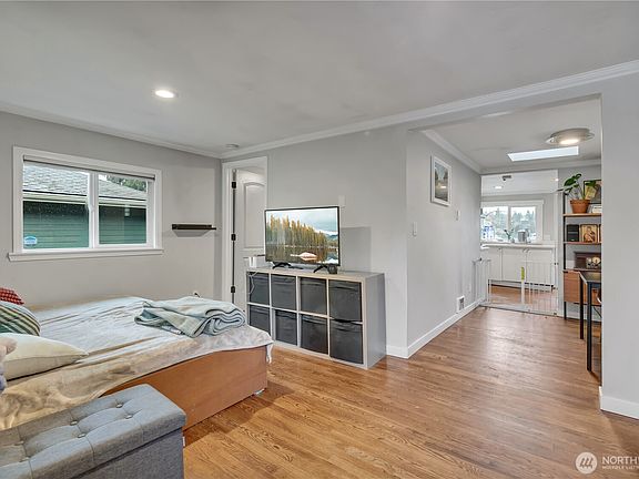 3rd image of 5429 Renton Avenue S