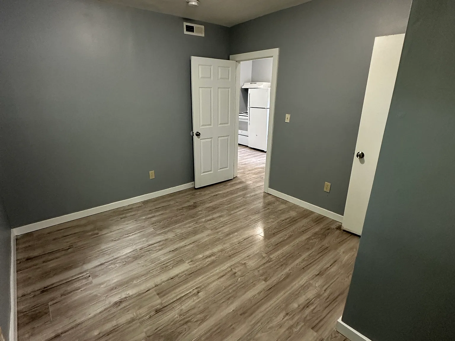 3 bed, 1200 sqft, $1,449 — Photo 4