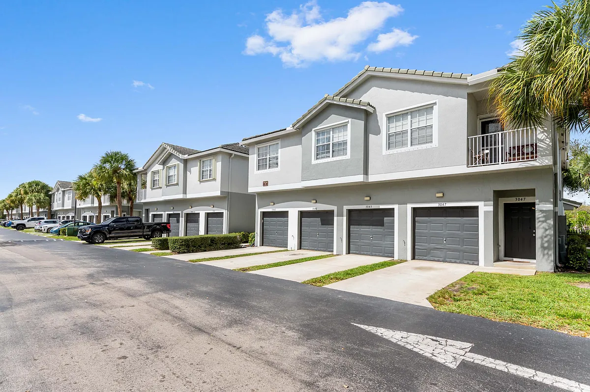 Building Photo - 3043 Grandiflora Dr