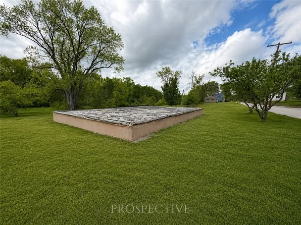 269 Thompson Rd, Acme, PA 15610