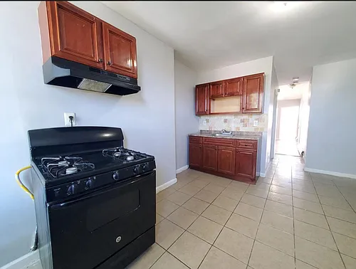 95 16th Ave #3R Photo 1