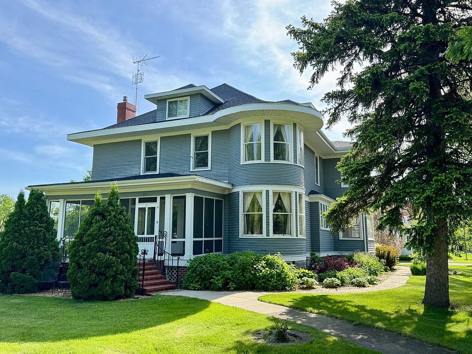 1st image of 311 9th St S