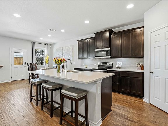 5th image of 200 Capstone Rd
