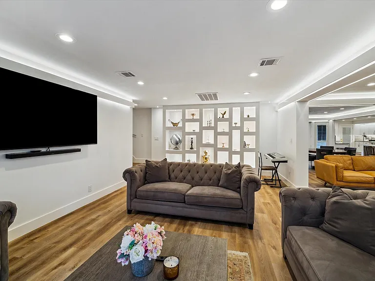 6321 Deerwood Rd — Photo 10