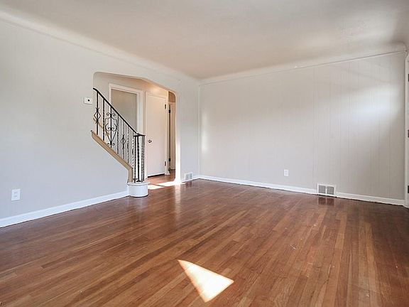 5th image of 15506 Westview Ave