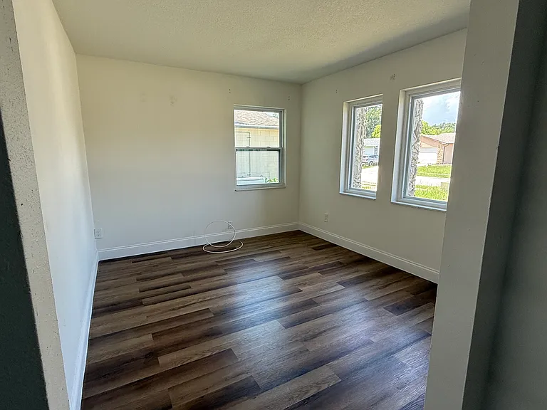 2433 Benjamin Dr — Photo 5