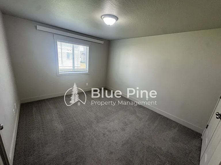 3570 Colt Cir #6 — Photo 9