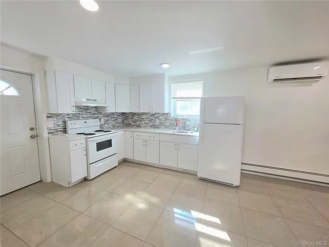 1 bed, 1.0 bath, 858 sqft, $2,000 — Photo 2