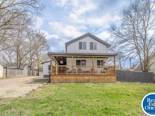 515 S Michigan Ave, Howell, MI 48843