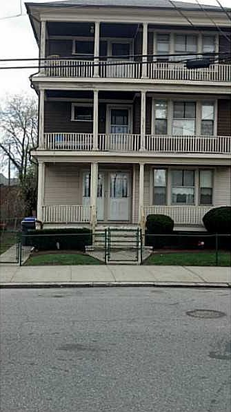 2nd image of 32 Linton St