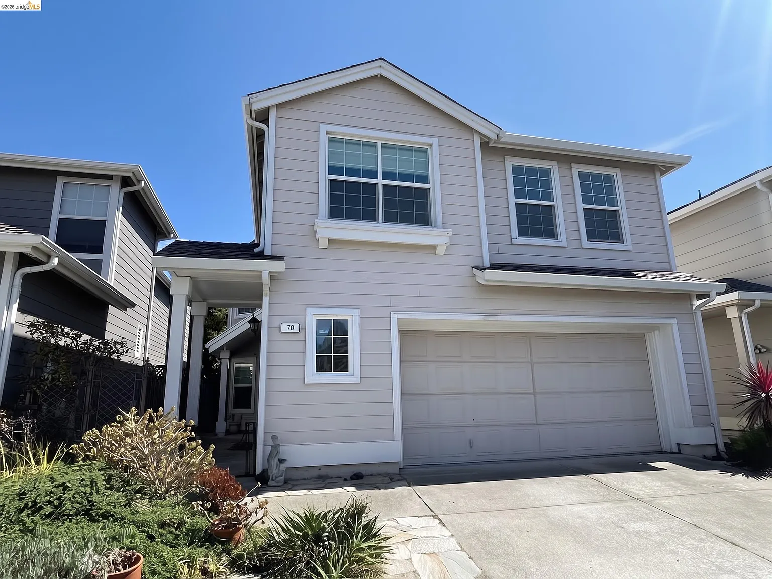 4 bed, 2.5 bath, 2089 sqft, $5,000 — Photo 2