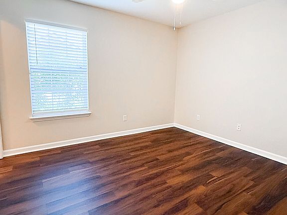 5th image of 105 Snapper Ct