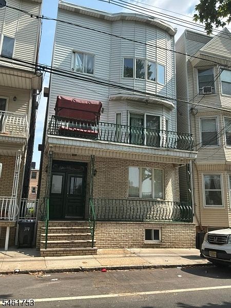 2nd image of 321 Walnut St