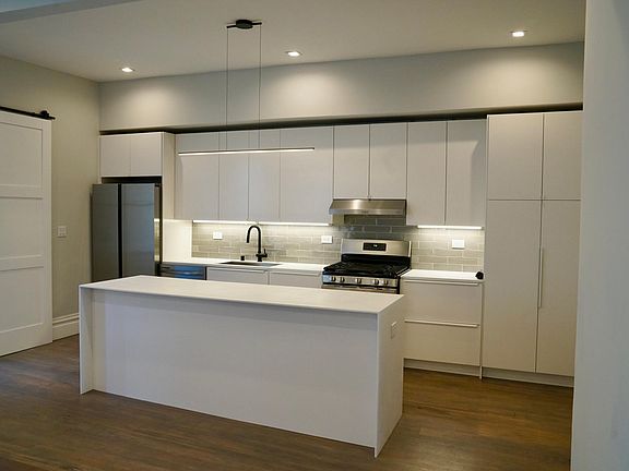 2nd image of 1572 Howard St #1572