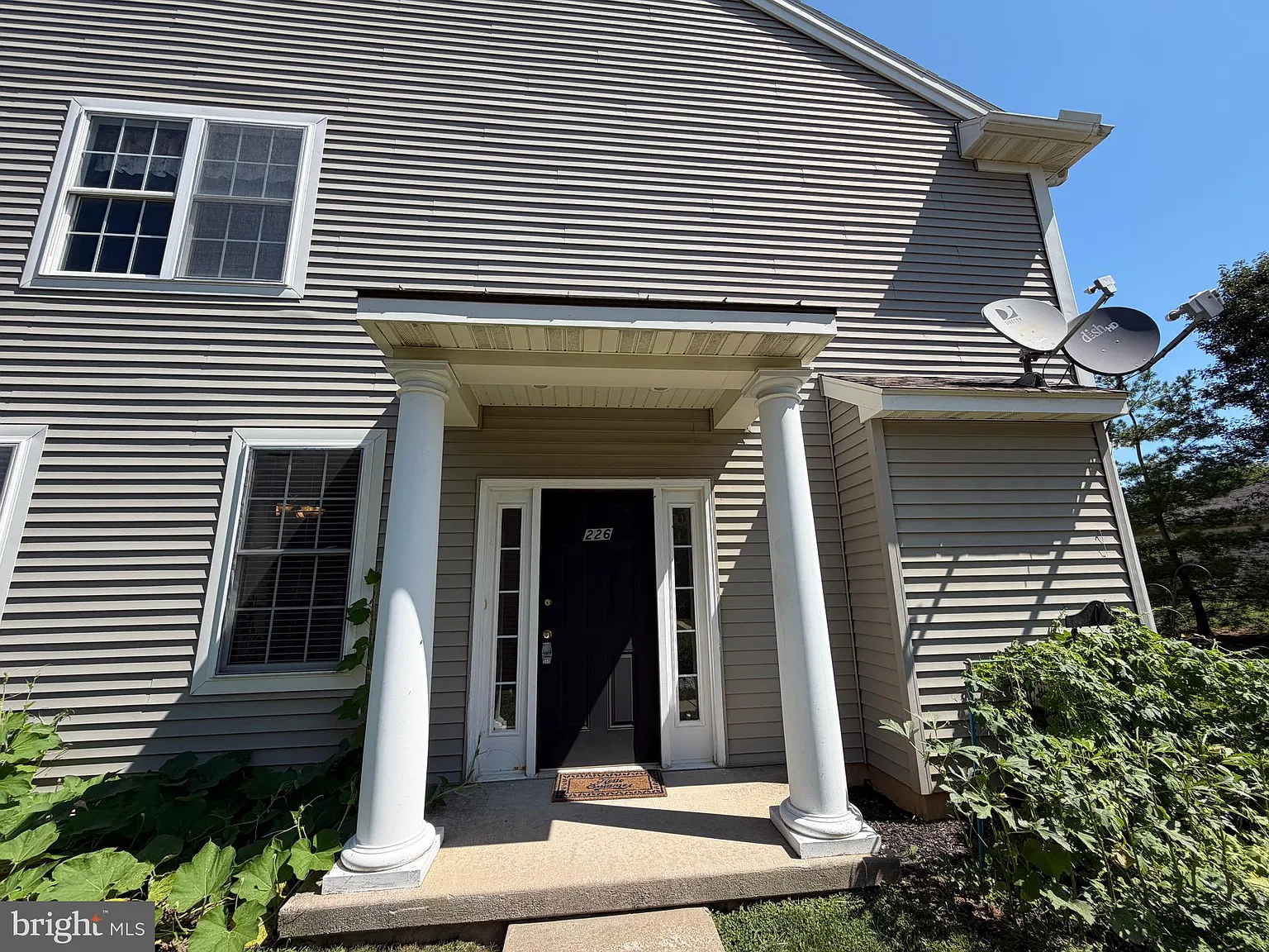 3 bed, 2.5 bath, 2528 sqft, $2,500 — Photo 3