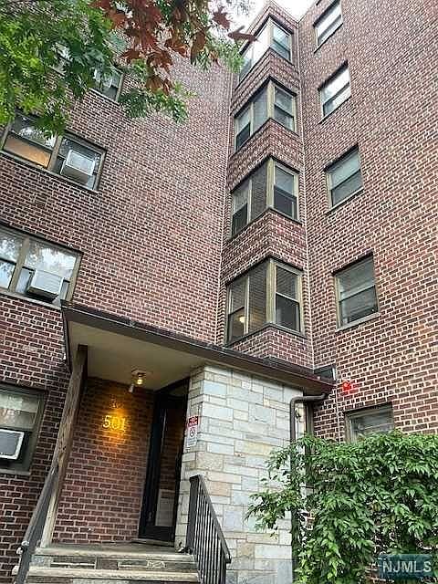 1st image of 501 Linwood Dr APT 3J