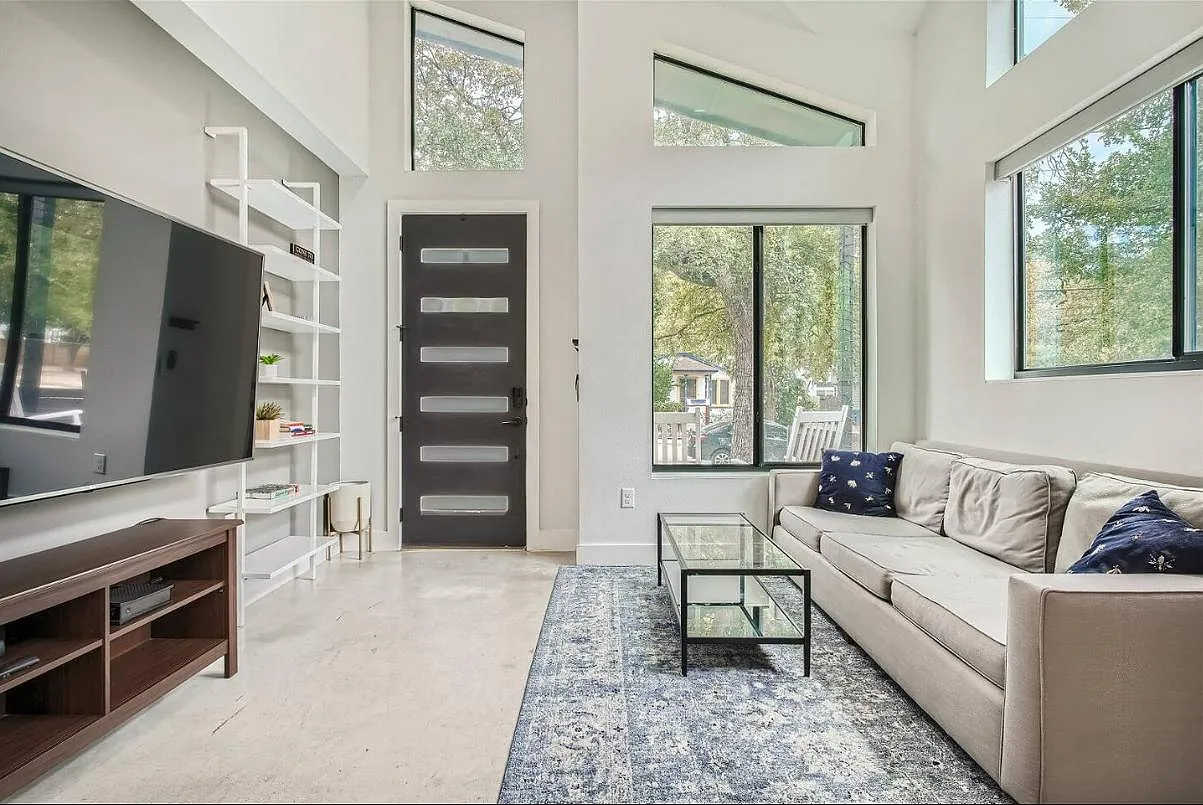2 bed, 2.5 bath, 1080 sqft, $3,050 — Photo 3