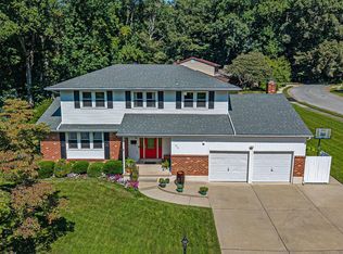 815 N Country Club Dr, Newark, DE 19711