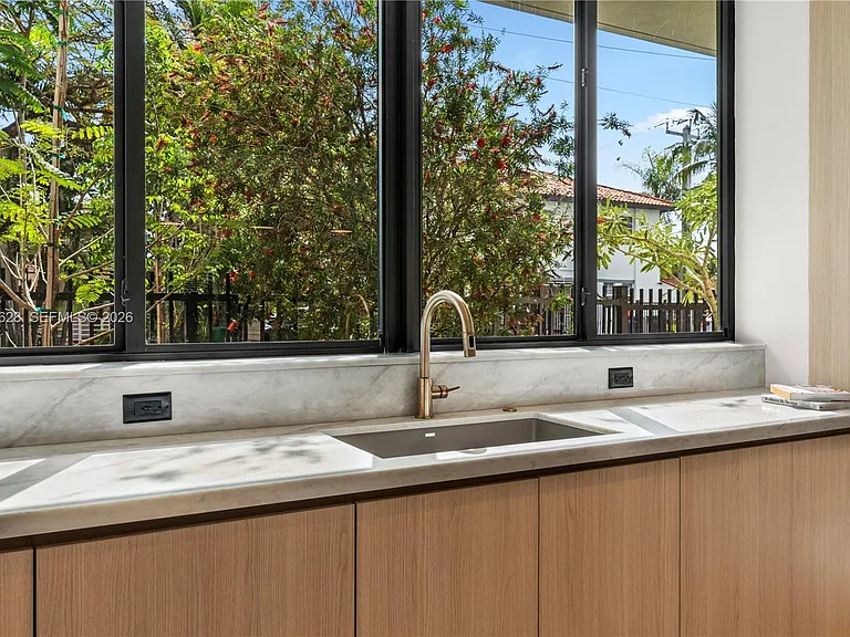 2330 SW 36th Ave — Photo 13