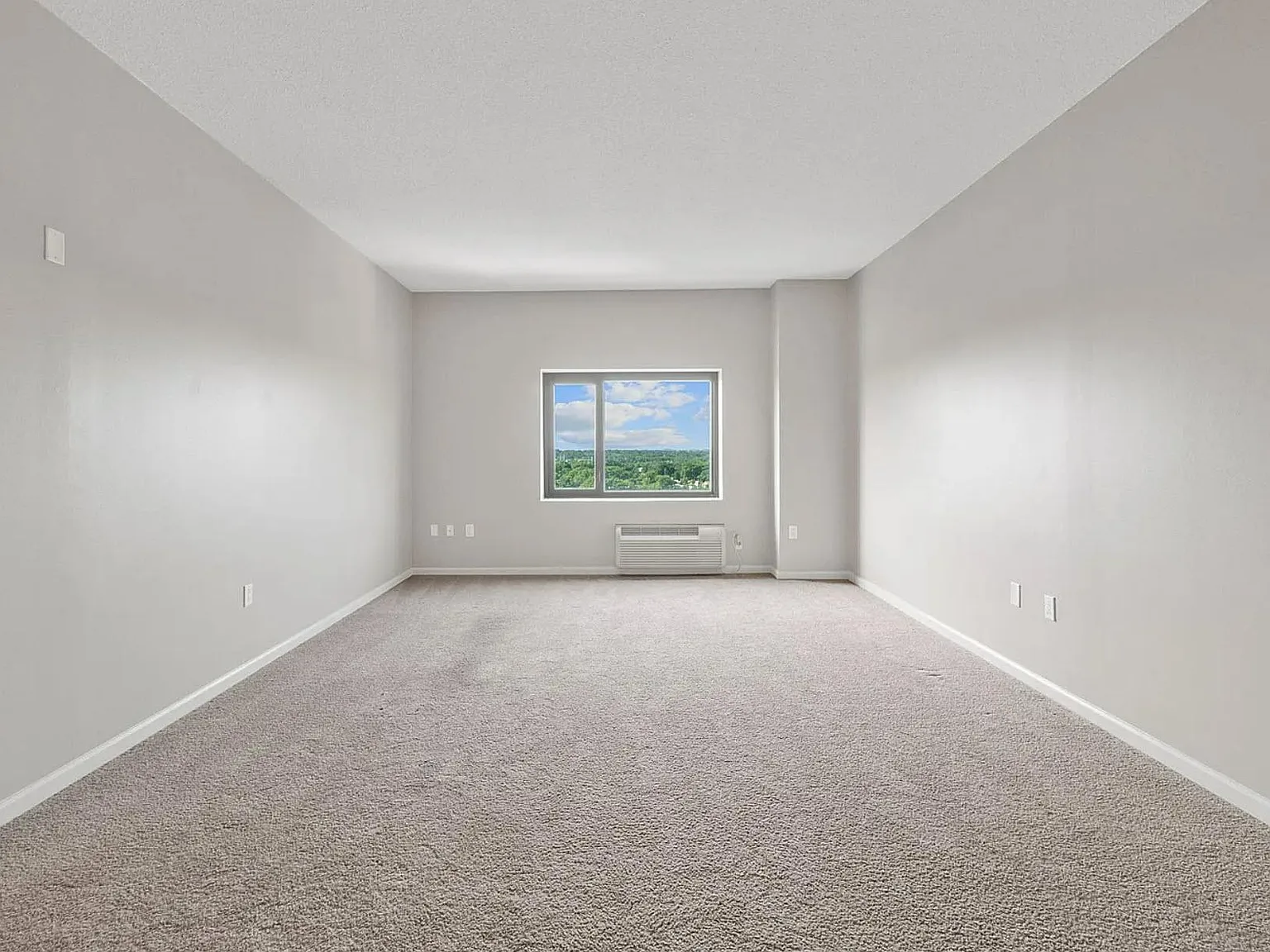 1 bed, 810 sqft, $2,100 — Photo 4