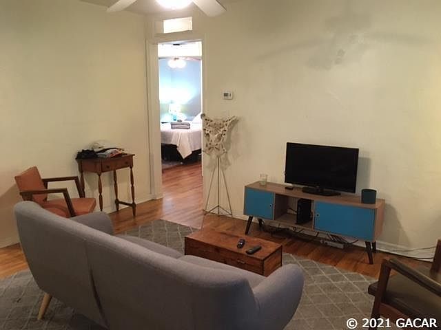 1st image of 811 NW 10th Ave