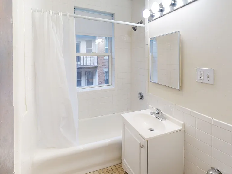 74 Strathmore Rd #1 — Photo 5