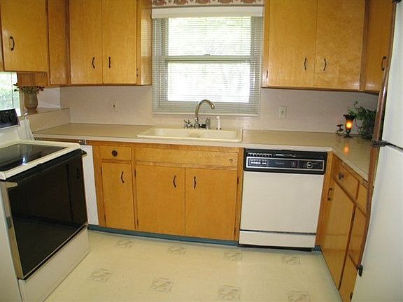 3rd image of 741 Alturas Dr N