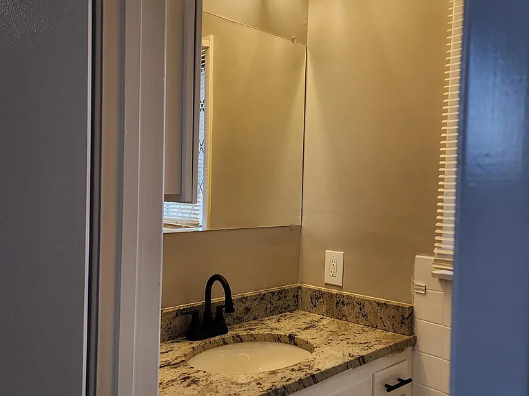 920 E 83rd St #920 — Photo 18