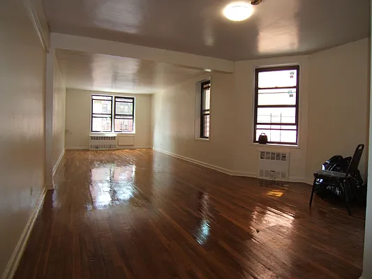 Rented by Joel Weisz, LREB | media 18