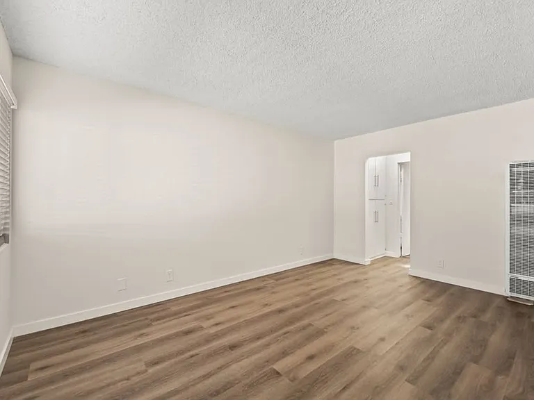 862 W. 84th street — Photo 13