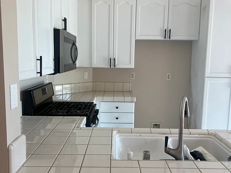 2332 Clapton Way — Photo 2