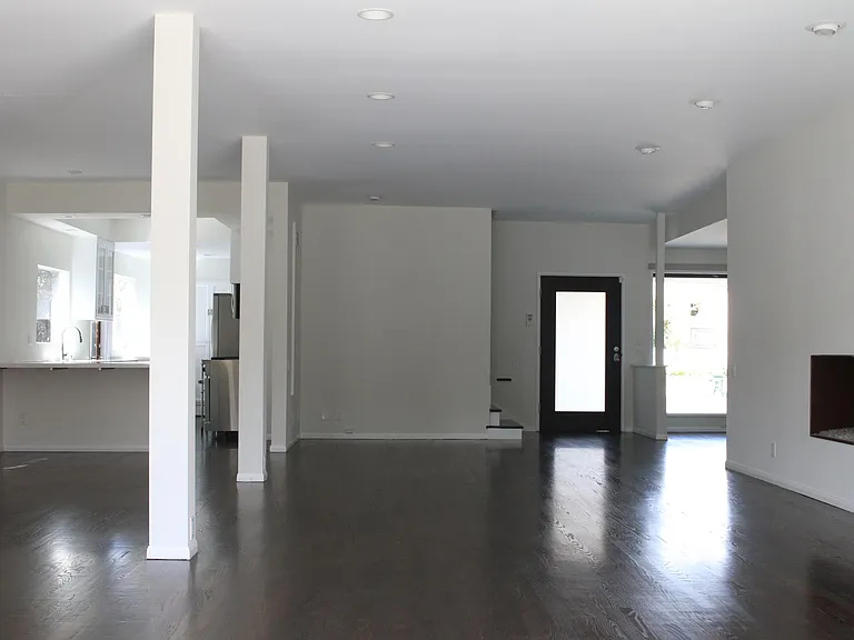 11336 Montana Ave — Photo 8
